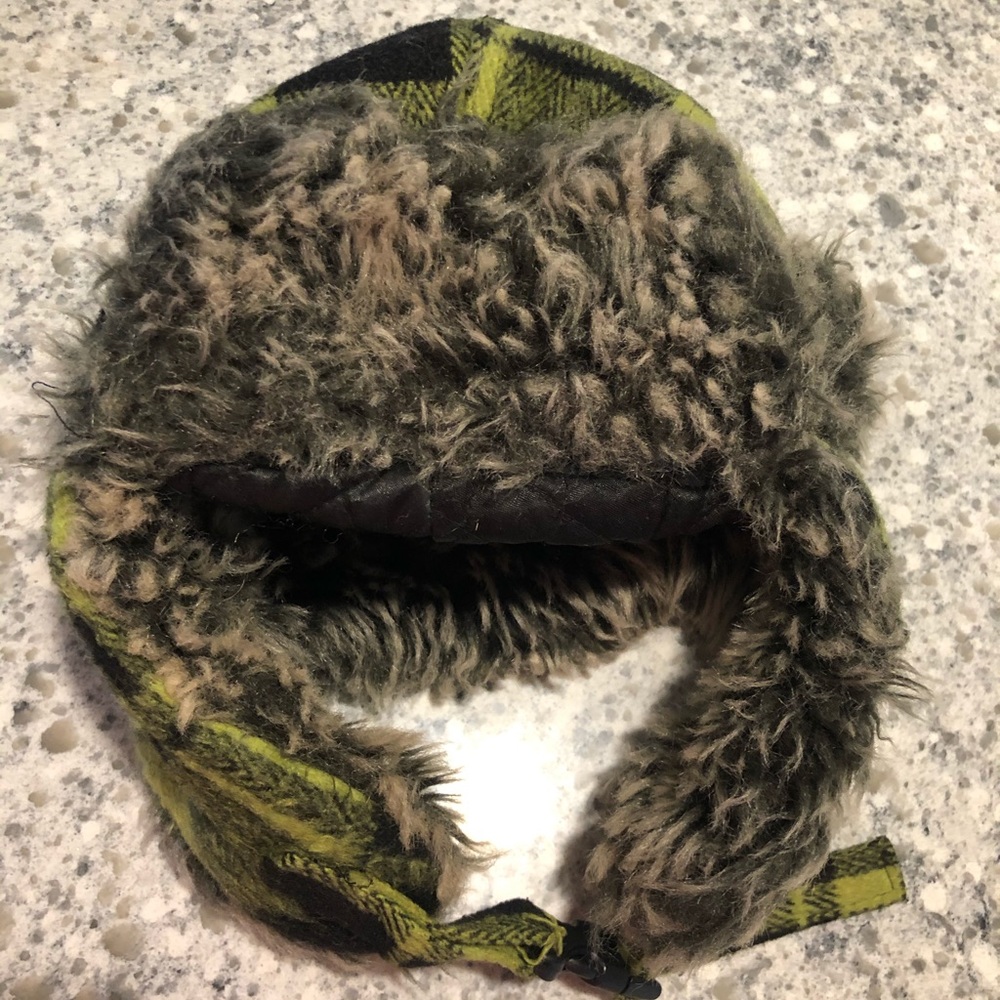 Virtis Elmer Fudd dog eat hat.  OSFM green & blk